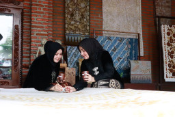 Ketua Bhayangkari Jawa Timur Kunjungi UMKM Batik di Jombang