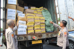 Polrestabes Surabaya Kirim Bansos untuk Korban Gempa Cianjur