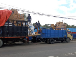 Jatuh Bangun Buruh Bongkar Muat di Tengah Pandemi