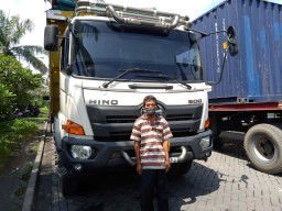 Menerobos Jarak Demi Sepeser Rupiah