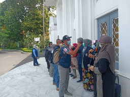 Unair Kirim 11 Nakes dan Relawan Bantu Korban Badai Seroja NTT
