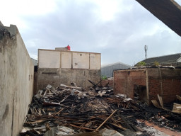 Bakar Sarang Tawon, Tempat Usaha Ikut Terbakar