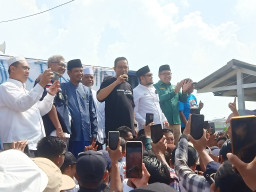 Anies Sambangi Nelayan Lamongan, Disambati Kelangkaan Solar