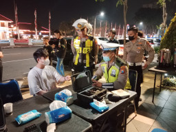 Gelar Razia, Satlantas Polrestabes Surabaya Tertibkan Pengendara Mabuk