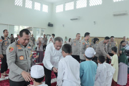 Kapolda Jatim Lakukan Penghijauan dan Santuni Anak Yatim di Kota Malang