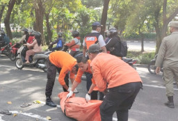 Dua Motor Bersenggolan di Ahmad Yani, Satu Pemotor Tewas Terlindas Truk