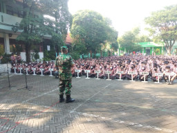 Cegah Kenakalan Remaja, Danramil Beri Penyuluhan Kepada Siswa SMAN 1 Wringinanom
