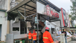 Elpiji Bocor, Sebuah Stand Food Hangus Terbakar