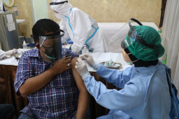 TNI AU Lanud Muljono Gelar Vaksinasi untuk Masyarakat Umum di Kota Surabaya