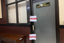 Tiga Ruangan DPRD Jatim Disegel KPK