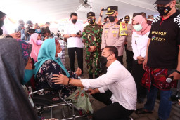 Atas Inisiasi Warga Sendiri, Wali Kota Eri Apresiasi Vaksinasi di Rungkut Mapan Barat