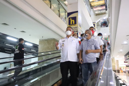 Plt Wali Kota Tinjau RS Darurat Covid-19 di Perbatasan Surabaya