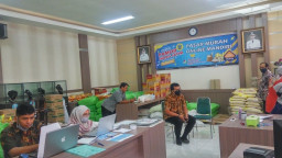 Jelang Lebaran Pemprov Jatim Gelar Program 'Pamor' Bagikan Sembako Murah