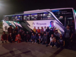 PJR Stop Bus Angkut Pemudi Dari Jakarta