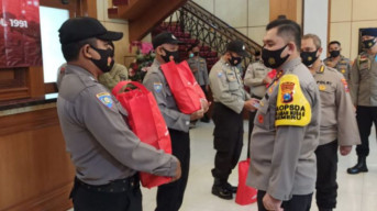 Kapolda Bagikan 5 Ribu Paket Sembako Untuk Bhabinkamtibmas