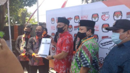 Daftar ke KPU, Henry-Yasin Optimis Menang