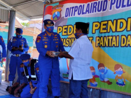 Polair Bantu WiFi Untuk Warga Desa Tanjungan, Bangkalan