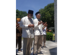 Cawabup Taufiqulbar Pimpin Doa Ziarah Makam Pahlawan
