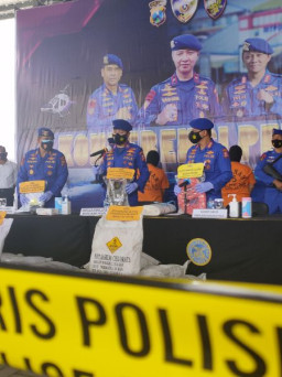 Kembali, Polairud Polda Jatim Amankan Dirut PT DTMK Pemasok Potassium