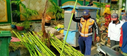 Satpol PP Bongkar PKL Bandel