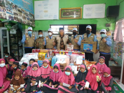 PT DLU Gelar Baksos di Panti Asuhan Al Kahfi Sidoarjo