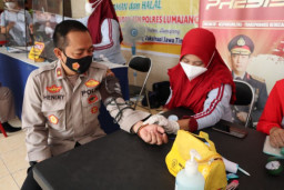 Kapolres Lumajang  Vaksin Covid - 19 Aman dan Halal