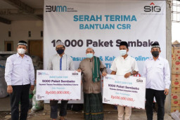 Sambut Idulfitri, SIG Salurkan Paket Sembako Rp 1,4 Miliar