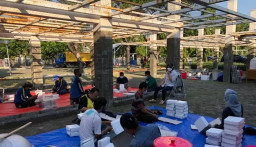 Mensos Risma Dirikan Dapur Umum di Kota Surabaya