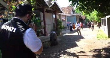 Mas Bup Ditho Semangati Warga yang Menjalani Isolasi Akibat Covid-19
