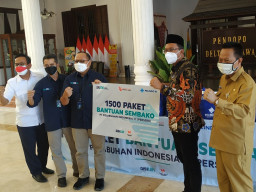Pelindo III Bantu 1.500 Sembako Warga Isoman Sidoarjo