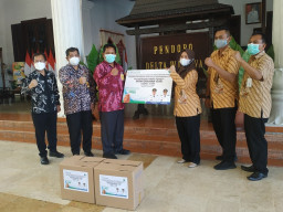 BPJS Kesehatan Sidoarjo Bantu Paket Vitamin Warga Isoman