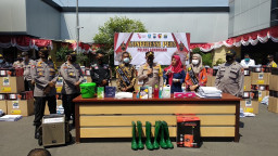 Maksimalkan Penanganan Covid, Polres Lamongan Bantu Alkes ke KTS