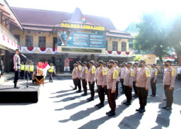 Polres Lumajang Gelar Apel Pendistribusian Bendera Merah Putih