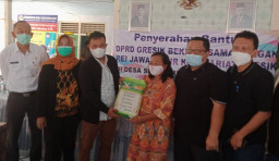 DPRD dan REI Gresik Salurkan Paket Bantuan Korban Banjir Kali Lamong