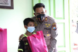 Peduli Anak Jalanan, Kapolres Blitar Kota Berikan Edukasi dan Vaksinasi
