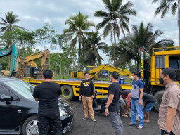 Polda Jatim Turunkan 14 Alat Berat untuk Bantu Evakuasi Korban