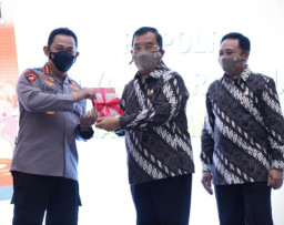Kapolri: Buku Bhayangkara Sejati Mengabdi Tanpa Henti Jadi Renungan Polri