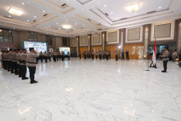 Kapolda Jatim Pimpin Upacara Kenaikan Pangkat 4008 Personel Polda Jatim