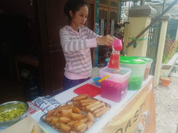 Awal Bulan Puasa, Warga Babatan Ramai Berjualan Menu Berbuka