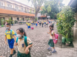 Hari Pertama Pembelajaran Tatap Muka 100 Persen, Begini Suasana di SDK St. Yohanes Gabriel