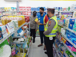 Jaga Stok Minyak Goreng, Polres Gresik Terjunkan Bhabinkamtibmas