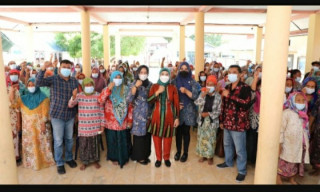 Hj Mimin  Melakukan Gebrakan, Seberangi Lautan Temui Wong Cilik serta Dhuafa