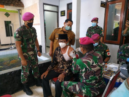 Pasmar 2 Vaksinasi Booster 800 Warga Desa Semampir Sedati