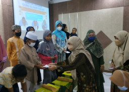 200 ODHA Dapat Bingkisan Lebaran