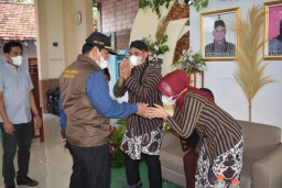 Terapkan Prokes, Dirjen Bina Pemdes Apresiasi Pilkades Massal di Lamongan 