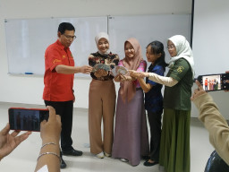 Soft Skills Card Jadi Puncak Pencapaian Karya Bersama dari Mahasiswa UHW Perbanas