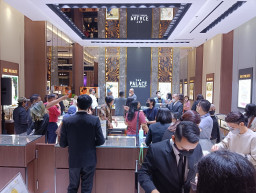 Makin Antusias, CMK Resmikan Gerai Perhiasan Premium di Trans Icon Surabaya