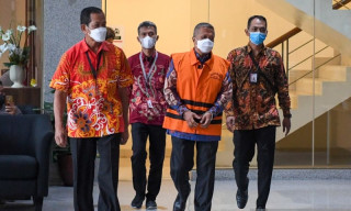 KPK Telisik Mobil Mewah Dialamatkan Cewek Kampung