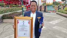 Darma Bakti Kartar Jatim, Agus Maimun Terima Lencana Jer Basuki Mawa Beya