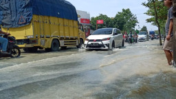 Hari Kedua Merendam Rumah Warga, Banjir Luapan Kali Pacal Bojonegoro Semakin Parah